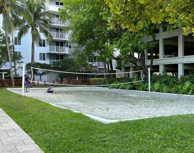 800 N Miami Ave - Photo Thumbnail 3