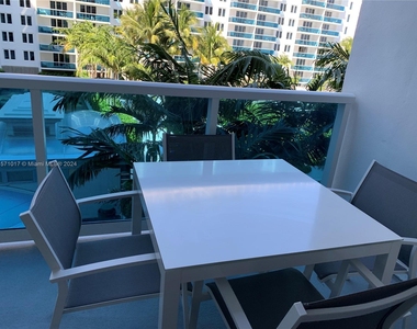 2301 Collins Ave - Photo Thumbnail 15