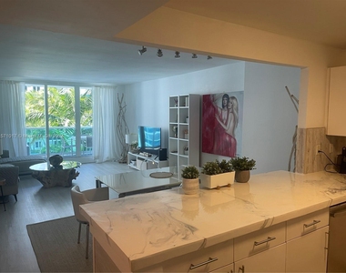 2301 Collins Ave - Photo Thumbnail 3