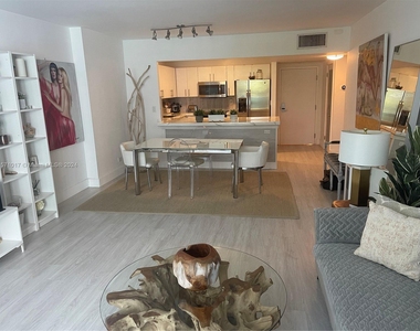 2301 Collins Ave - Photo Thumbnail 0