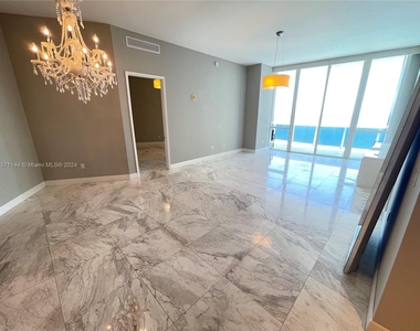 16001 Collins Ave - Photo Thumbnail 4