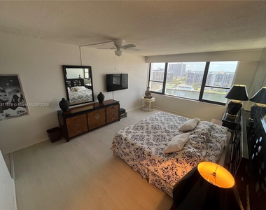 3505 S Ocean Dr - Photo Thumbnail 10