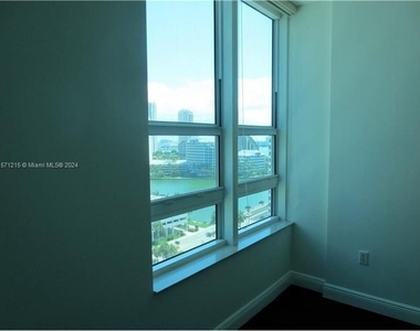 950 Brickell Bay Dr - Photo Thumbnail 7