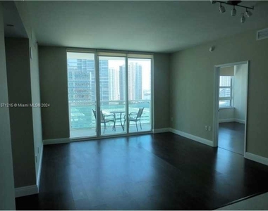 950 Brickell Bay Dr - Photo Thumbnail 3