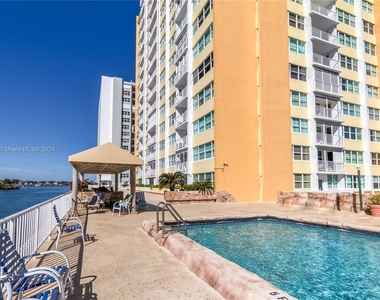 1410 S Ocean Dr - Photo Thumbnail 32