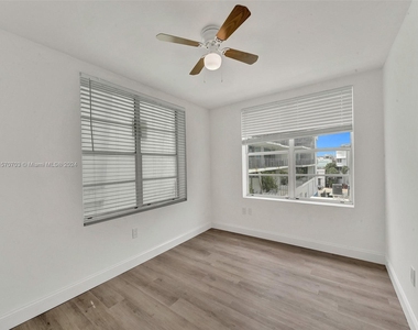 1460 Ocean Dr - Photo Thumbnail 8