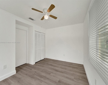 1460 Ocean Dr - Photo Thumbnail 9