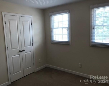 1348 Green Oaks Lane - Photo Thumbnail 8