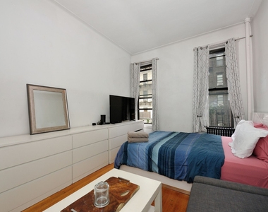 324 East 57th Street - Photo Thumbnail 2