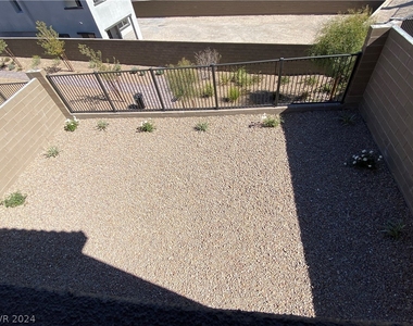 11687 Desert Hollow Avenue - Photo Thumbnail 31