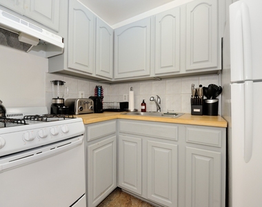 356 West 37th Street - Photo Thumbnail 7