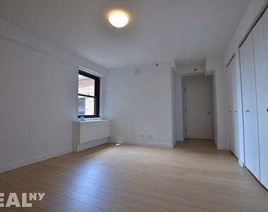 222 East 39th Street - Photo Thumbnail 7