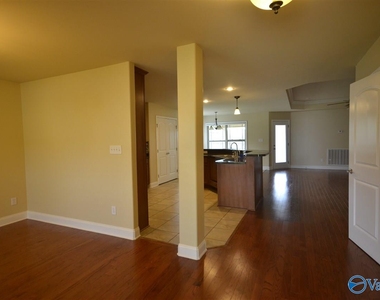 147 Grantham Circle - Photo Thumbnail 3