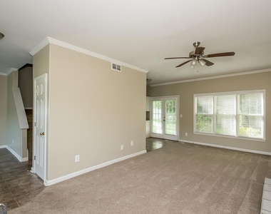 3124 Green Valley Drive - Photo Thumbnail 4