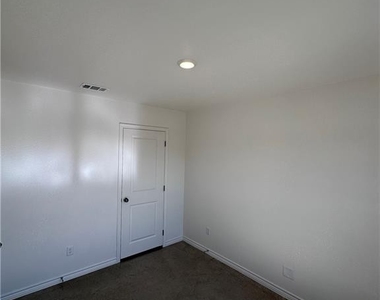 1214 Lehmann Drive - Photo Thumbnail 5