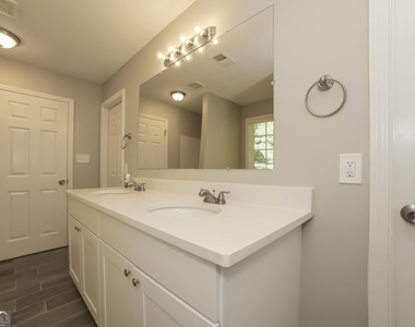 5880 Raventree Court - Photo Thumbnail 7