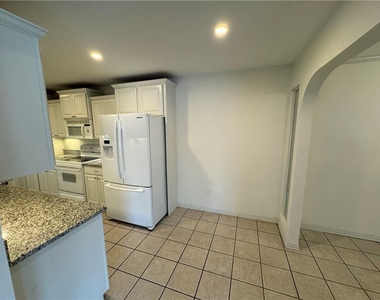 2901 Sterling  Ct - Photo Thumbnail 3