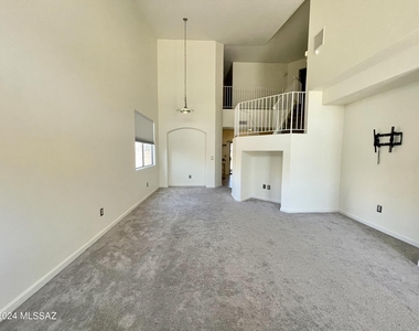 8701 E Chimney Spring Drive - Photo Thumbnail 15