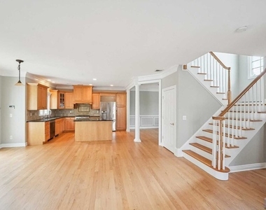 214  Everett Avenue - Photo Thumbnail 3