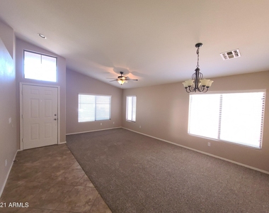 3865 E Wyatt Way - Photo Thumbnail 3