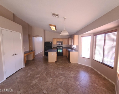 3865 E Wyatt Way - Photo Thumbnail 11