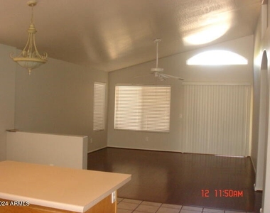 2230 E Menadota Drive - Photo Thumbnail 7