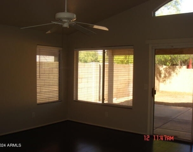 2230 E Menadota Drive - Photo Thumbnail 8