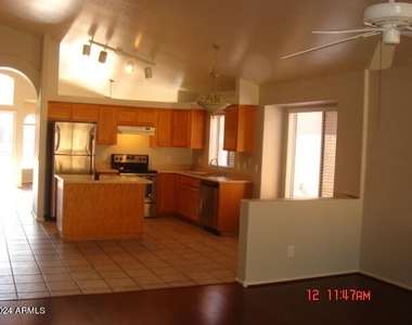 2230 E Menadota Drive - Photo Thumbnail 5