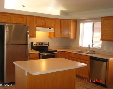 2230 E Menadota Drive - Photo Thumbnail 3