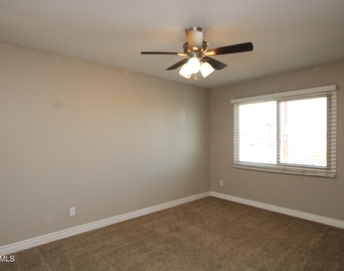 4601 E Southgate Avenue - Photo Thumbnail 6