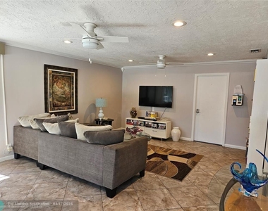 659 W Oakland Park Blvd - Photo Thumbnail 9