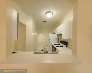 1065 Sw 42nd Ter - Photo Thumbnail 12