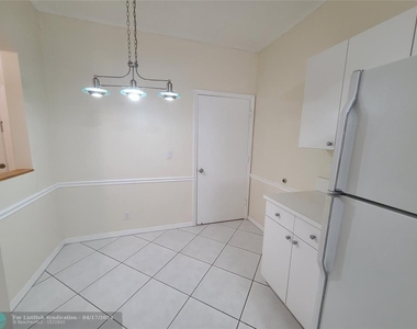 1065 Sw 42nd Ter - Photo Thumbnail 14