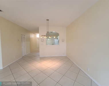 1065 Sw 42nd Ter - Photo Thumbnail 1