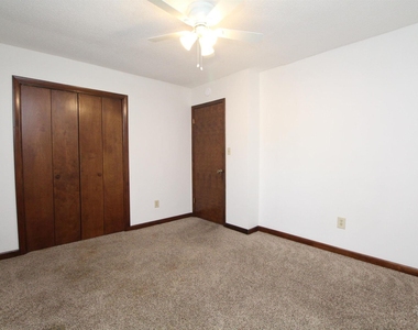 1455 Acorn Ln - Photo Thumbnail 9