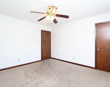 1455 Acorn Ln - Photo Thumbnail 12