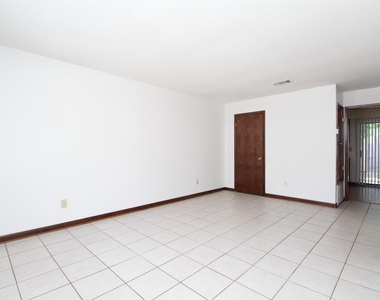 1455 Acorn Ln - Photo Thumbnail 4