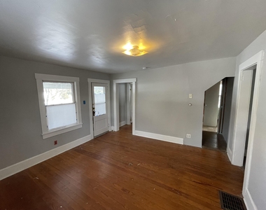 521 W Wylie Street - Photo Thumbnail 10