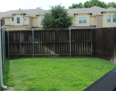 9802 Wake Bridge Drive - Photo Thumbnail 12