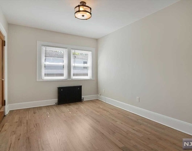 206 Lakeview Avenue - Photo Thumbnail 15