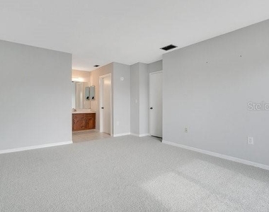 430 Hunter Circle - Photo Thumbnail 8