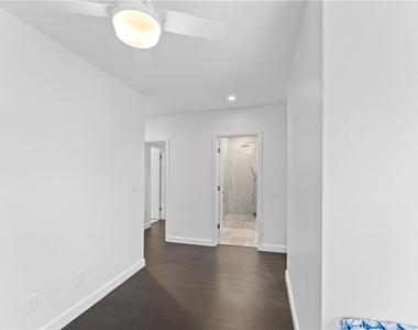 215 E Edgewater Avenue - Photo Thumbnail 17