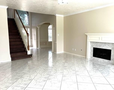 2423 Piney Woods Drive - Photo Thumbnail 7