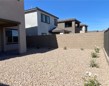 11687 Desert Hollow Avenue - Photo Thumbnail 35