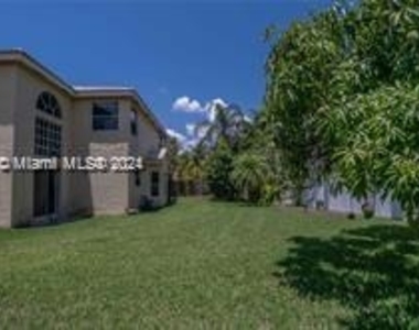 17855 Sw 35th Dr - Photo Thumbnail 7