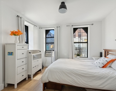 267 West 15th Street - Photo Thumbnail 2