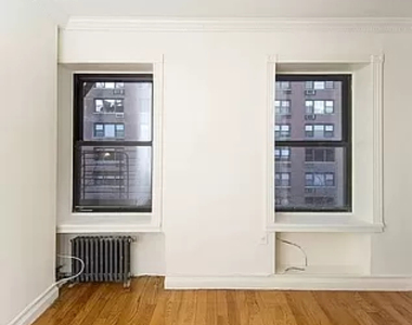 338 East 55th Street - Photo Thumbnail 3