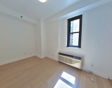 222 East 39th Street, 19G - Photo Thumbnail 9