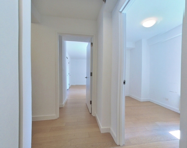 222 East 39th Street, 19G - Photo Thumbnail 8