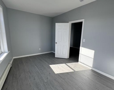 511 Main Street - Photo Thumbnail 4